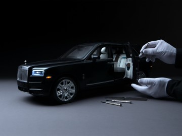  Rolls-Royce Cullinan w skali 1:8 &ndash; Jak prawdziwy